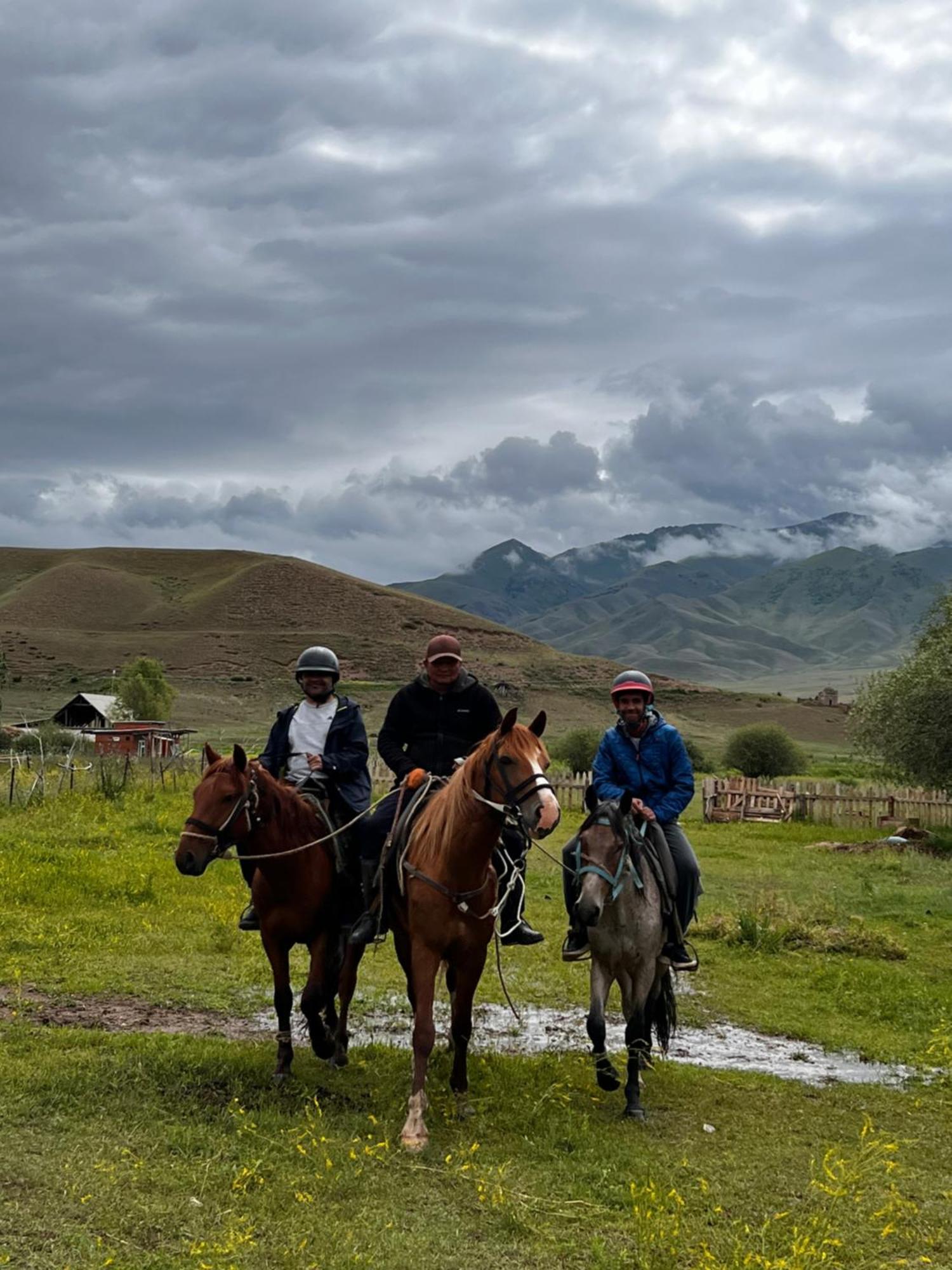 Kyzart Hotel & Horse Tours Bagysh Kültér fotó