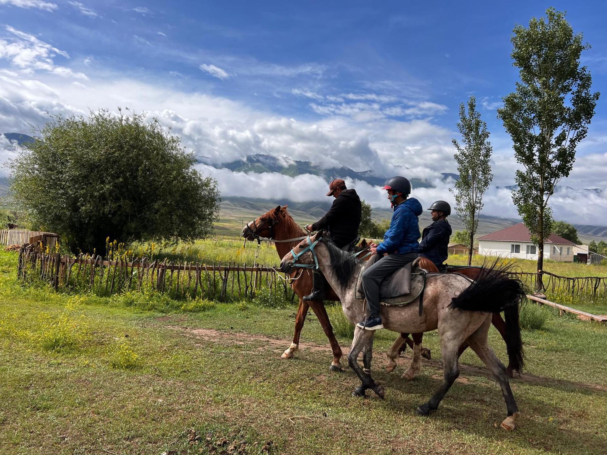 Kyzart Hotel & Horse Tours Bagysh Kültér fotó